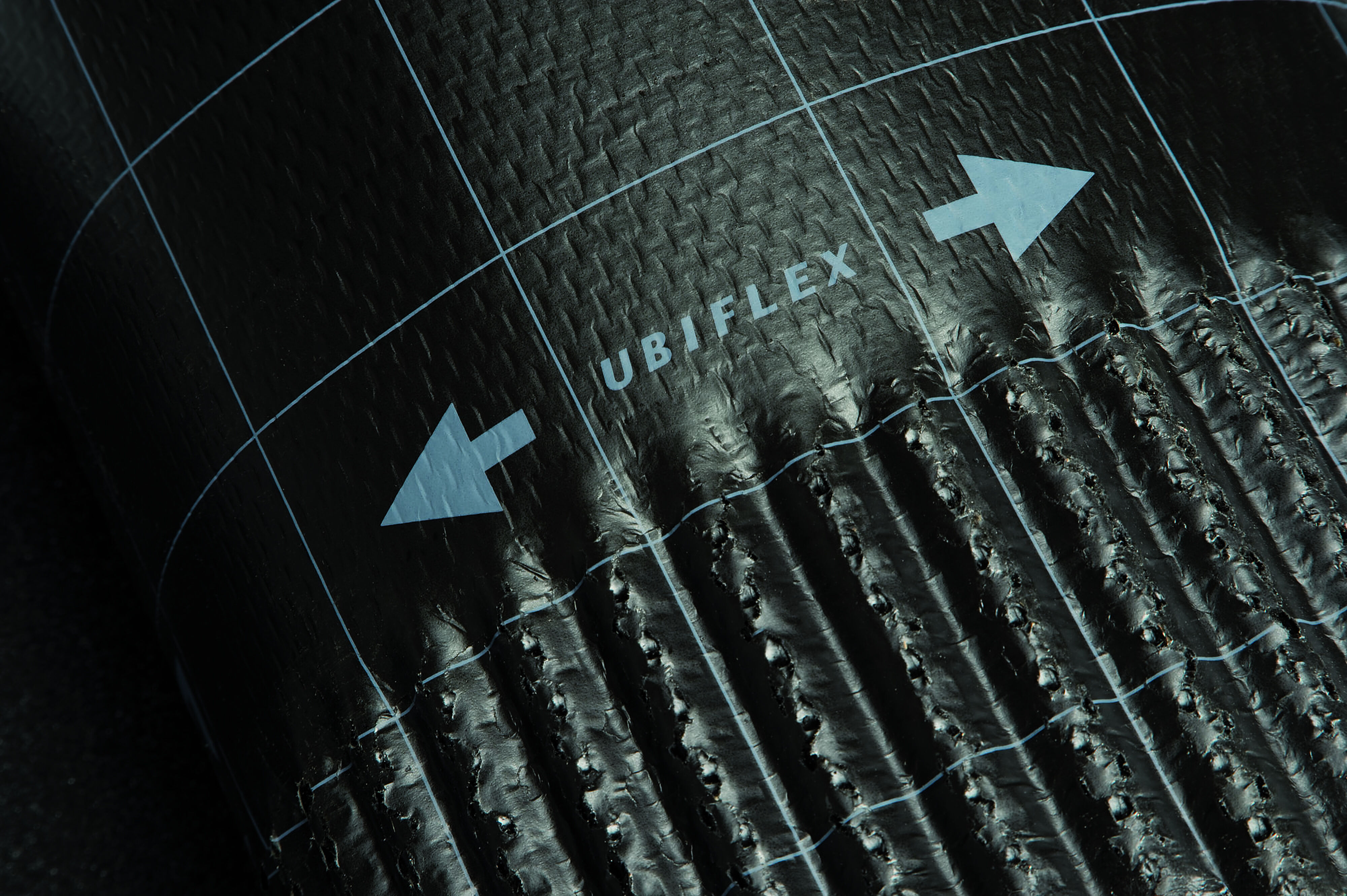 art004885-ubiflex-ribbel-loodvervanger-300mm-x-6m-zwart3.jpg