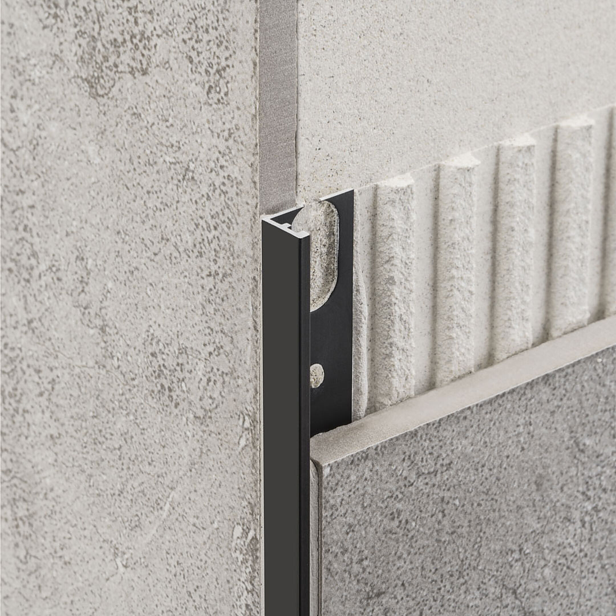 art006189-mapei-profilpas-cerfix-proangle-zv-11-100-wit-gecoat-aluminium-l-2700mm1.jpg