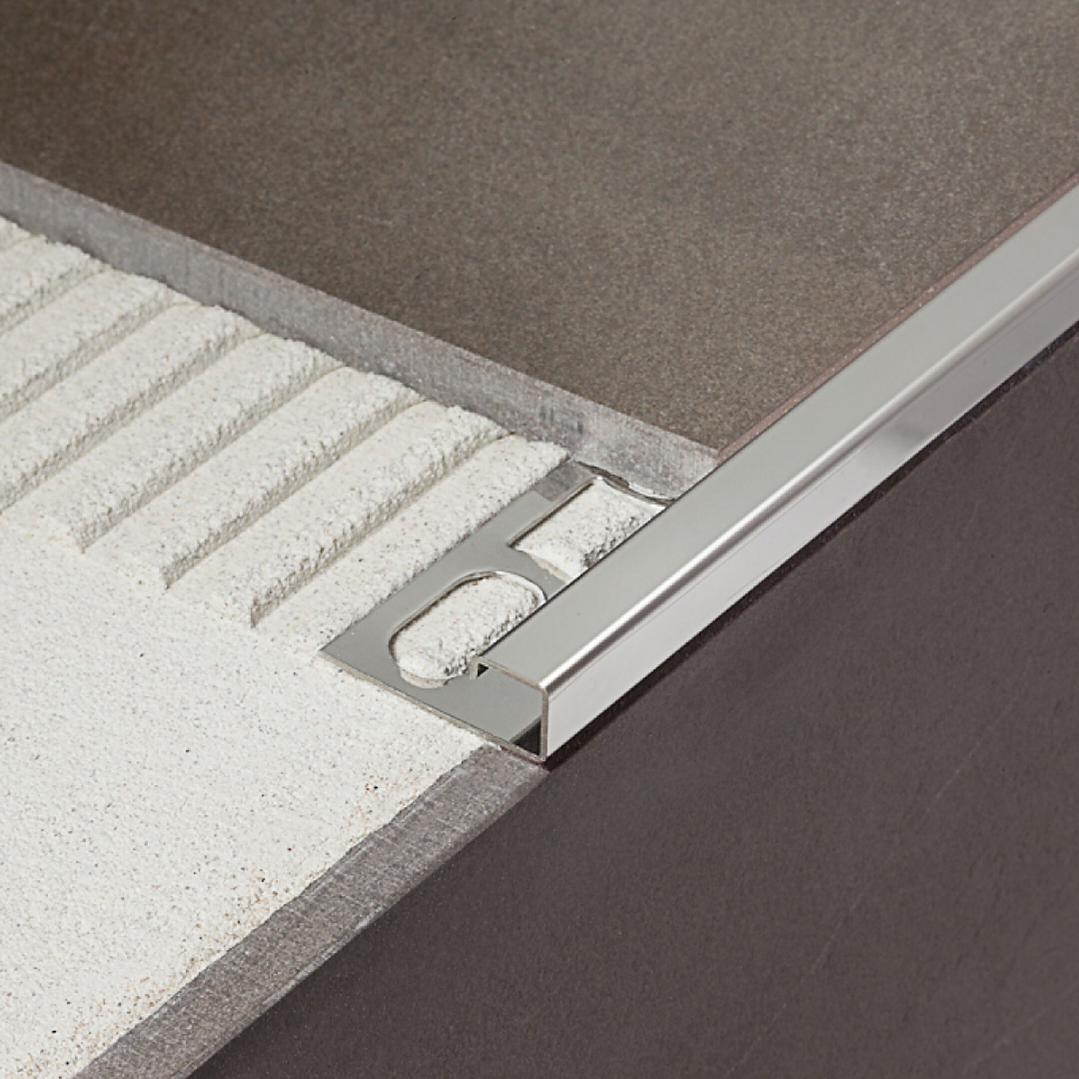 art006191-mapei-profilpas-cerfix-proangle-q-zqvn-11-ancient-grijs-gecoat-aluminium-l-2700-mm3.jpg